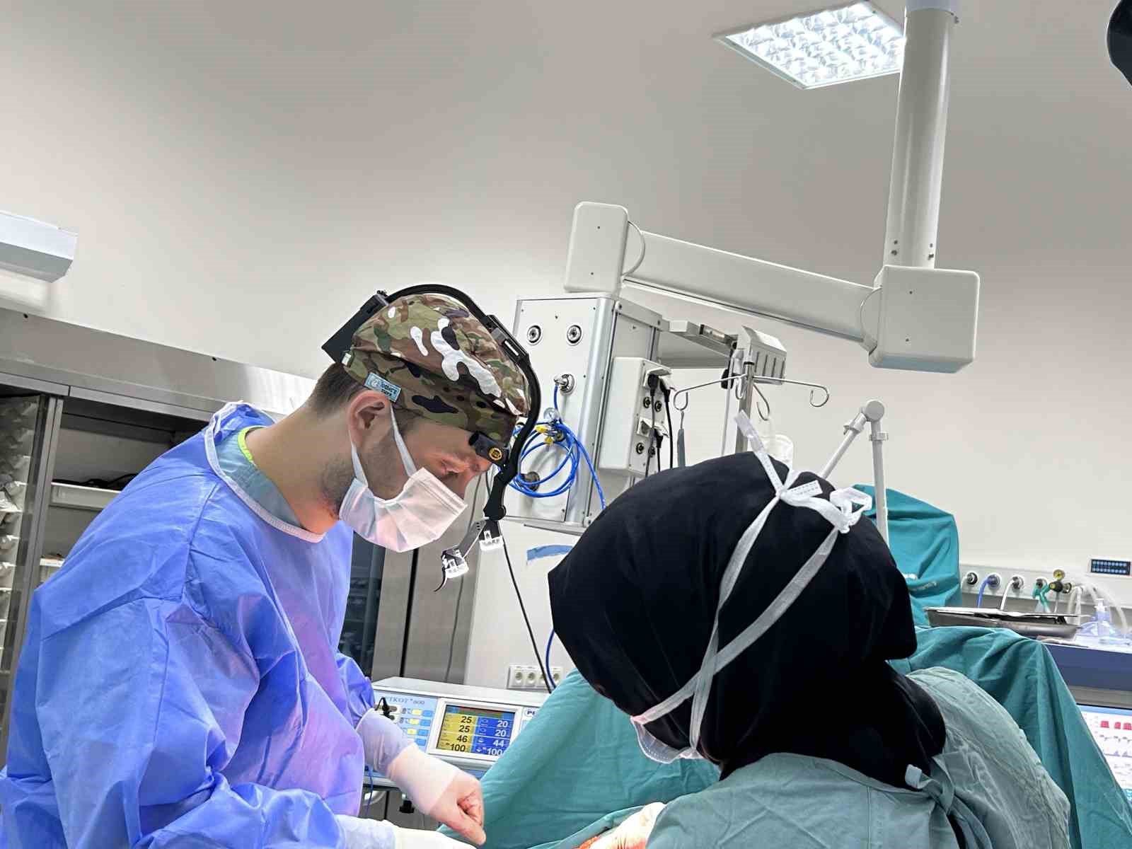 Muş’ta bir ilk: Kulak keloidi, ödüllü cerrahi teknikle tedavi edildi
Muş’ta bir ilk: Kulak keloidi, ödüllü cerrahi teknikle tedavi edildi