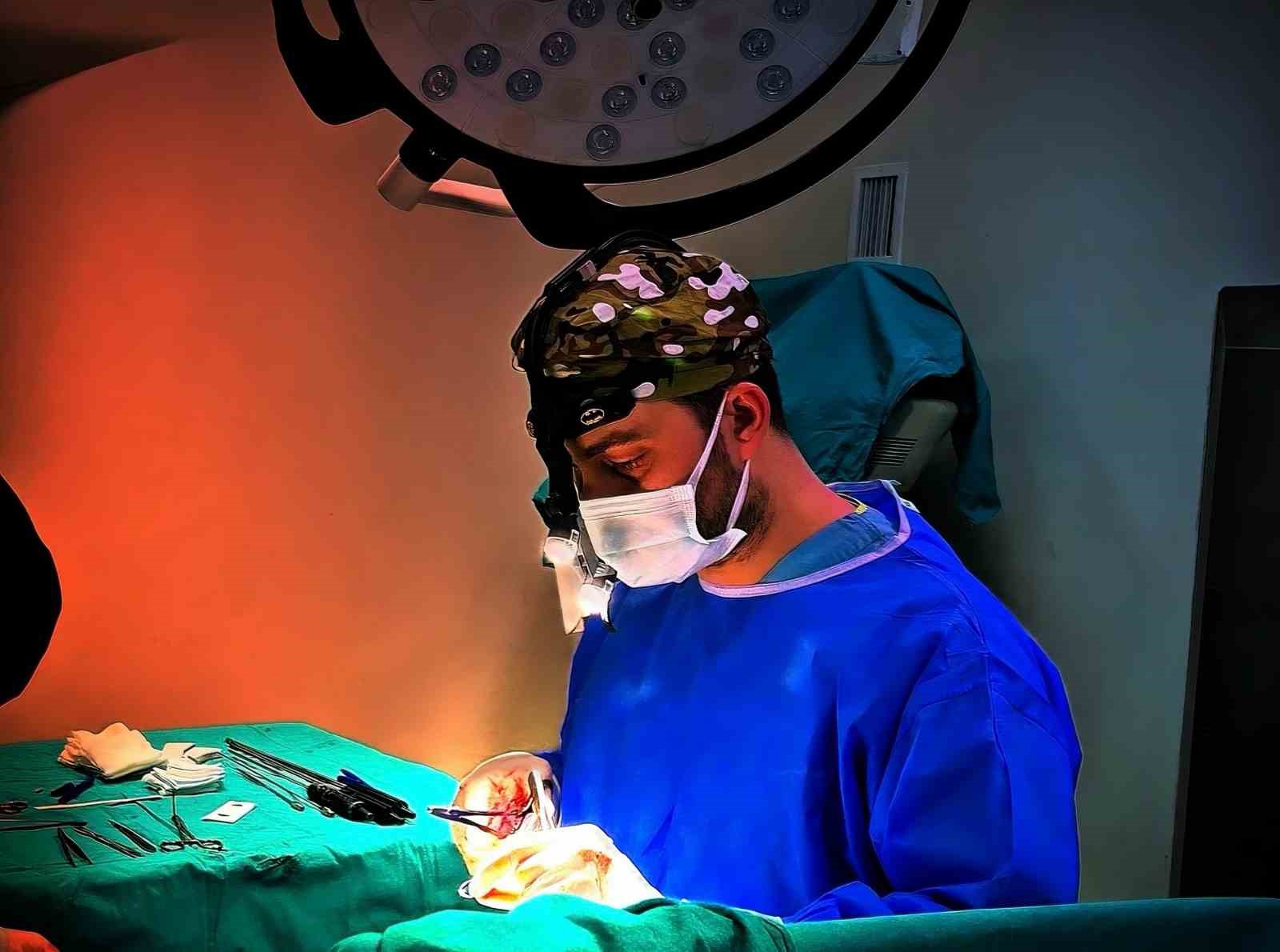 Muş’ta bir ilk: Kulak keloidi, ödüllü cerrahi teknikle tedavi edildi
Muş’ta bir ilk: Kulak keloidi, ödüllü cerrahi teknikle tedavi edildi