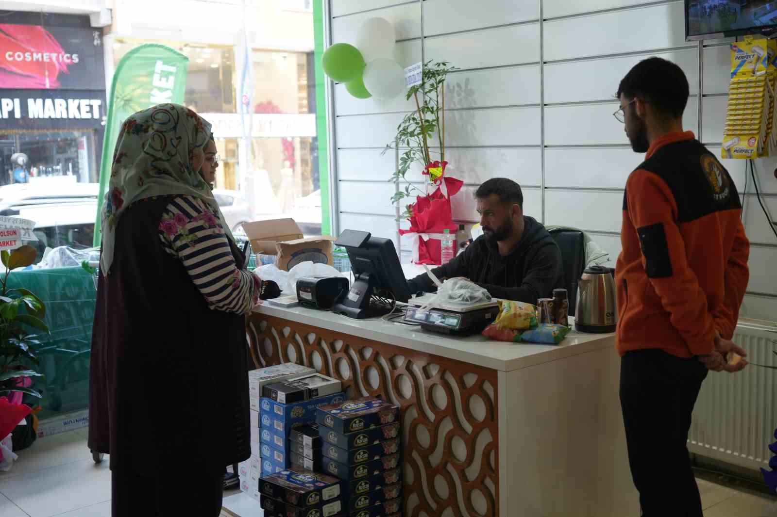 Muş’ta boykot ürünlerini raflarına almayan yeni market hizmete açıldı
