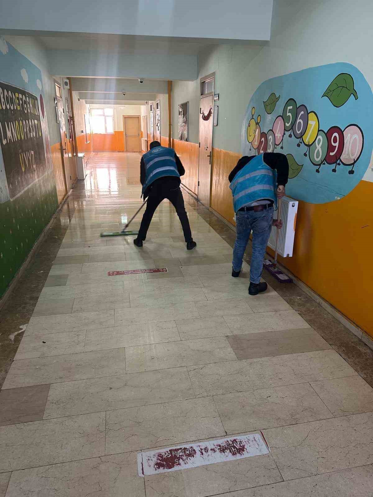 Muş’ta denetimli serbestlik yükümlülerinden okullara destek
