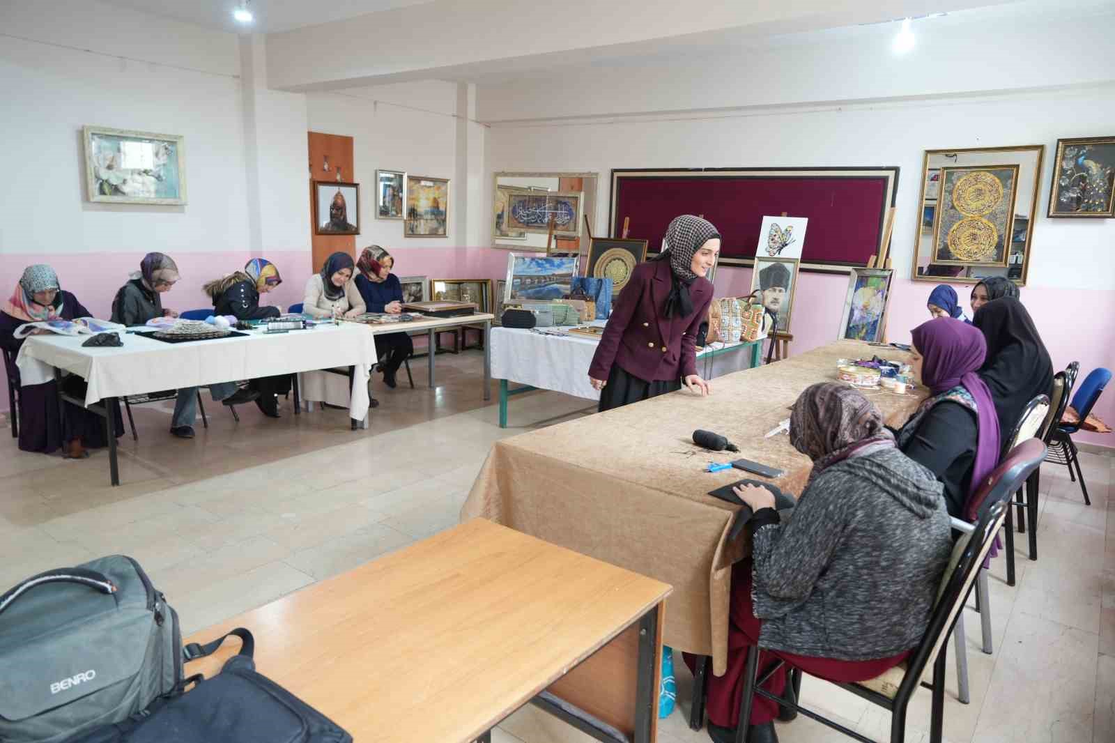 Muş’ta down sendromlu Rabia’nın sanatla yükselen başarısı
