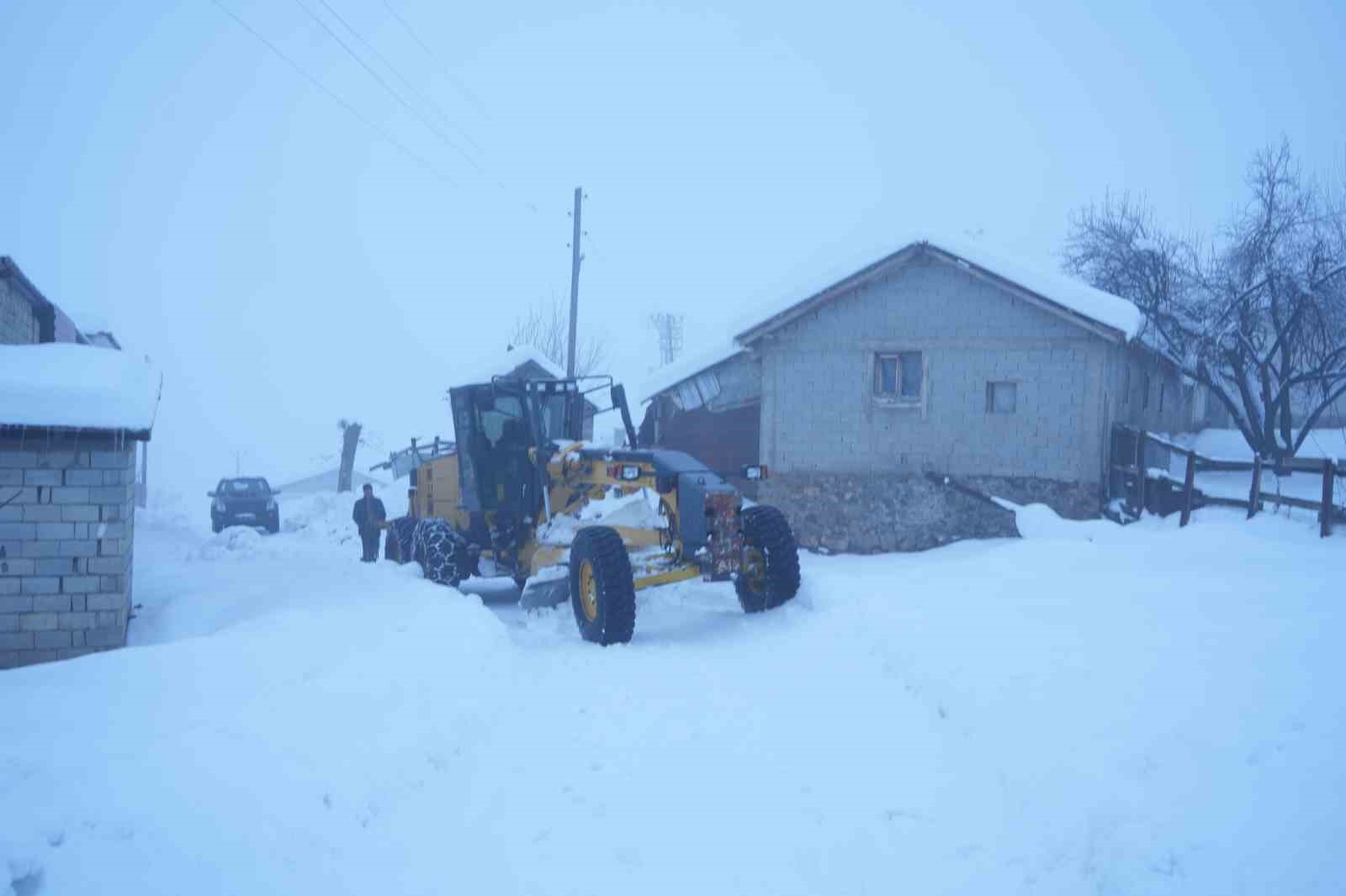 Muş’ta ekipler seferber oldu: 7 bin kilometre yol açıldı
