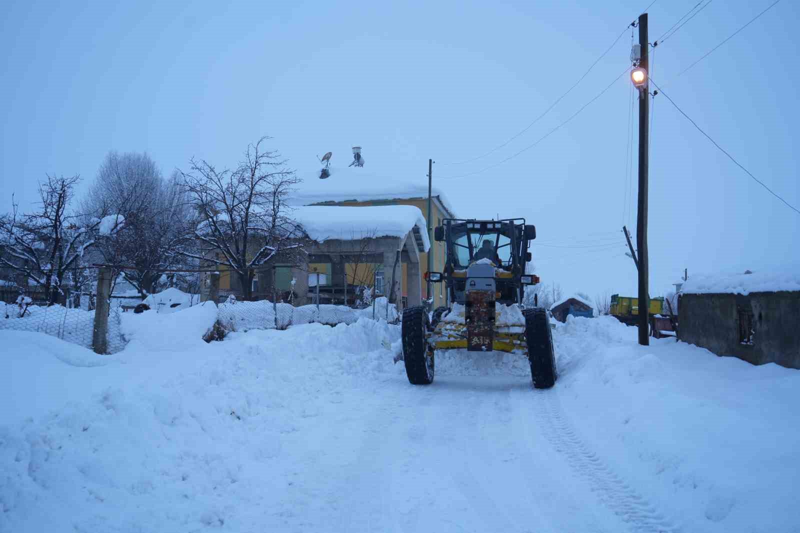 Muş’ta ekipler seferber oldu: 7 bin kilometre yol açıldı

