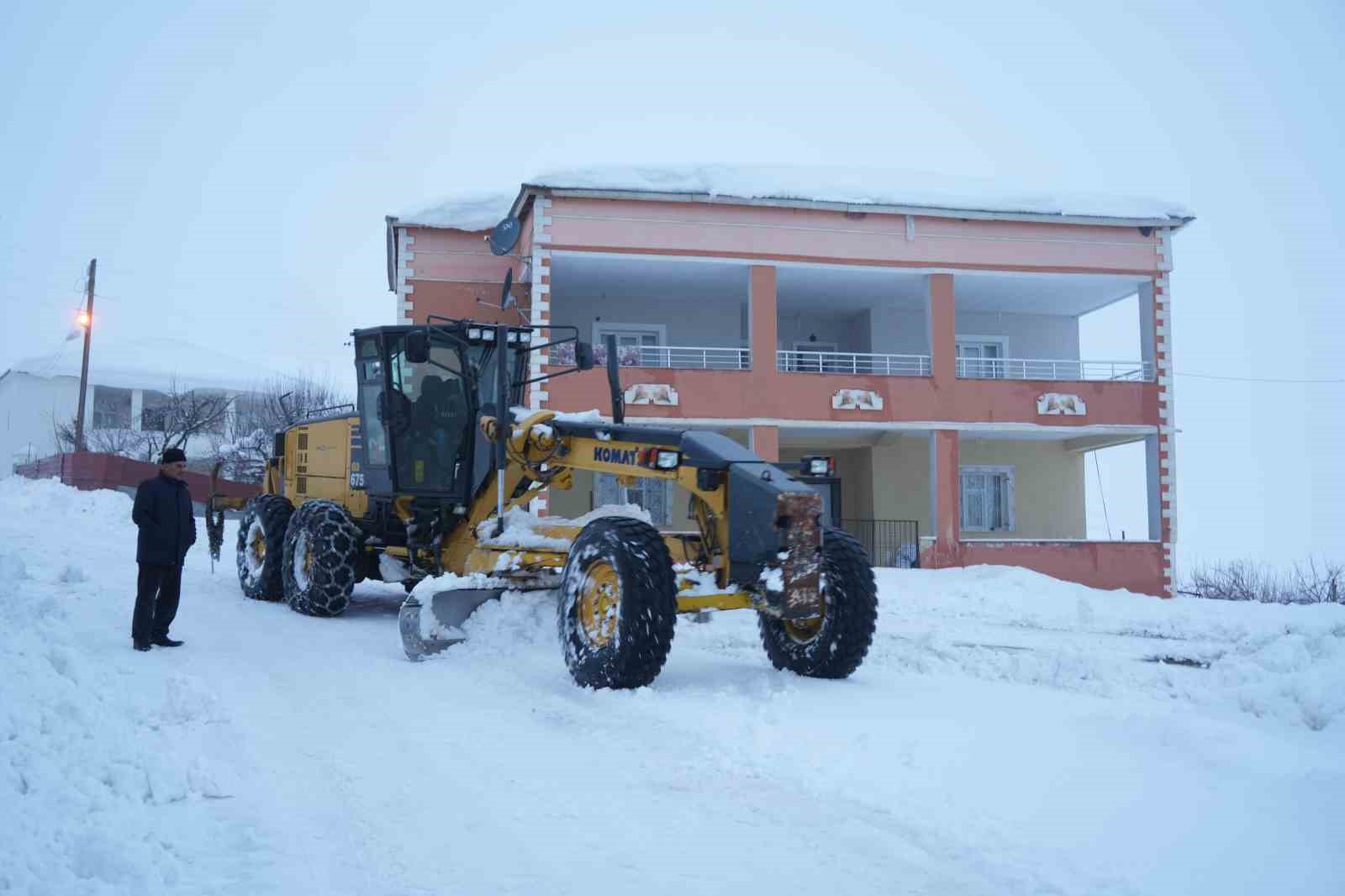 Muş’ta ekipler seferber oldu: 7 bin kilometre yol açıldı
