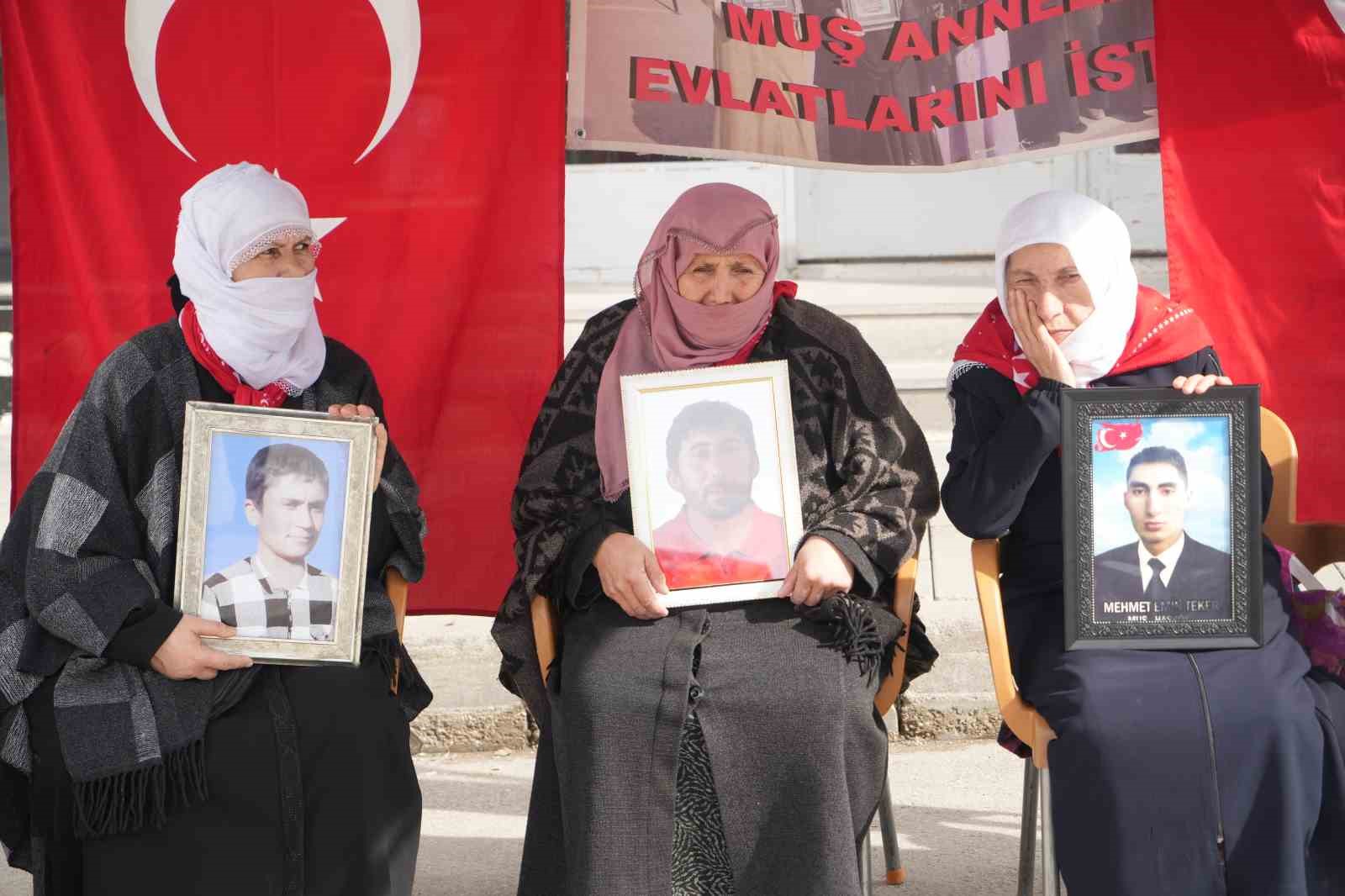 Muş’ta evlat nöbeti devam ediyor
