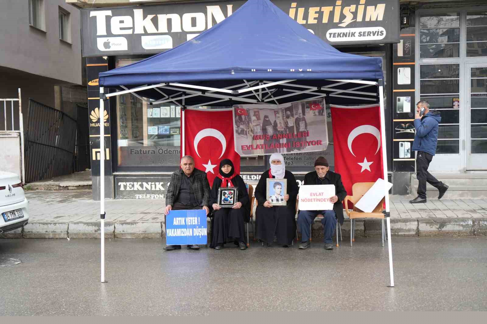 Muş’ta evlat nöbeti devam ediyor
