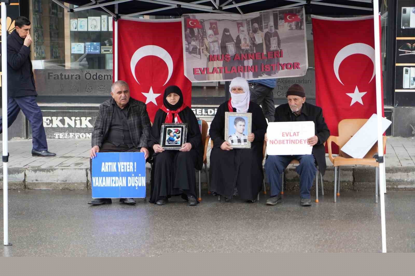 Muş’ta evlat nöbeti devam ediyor
