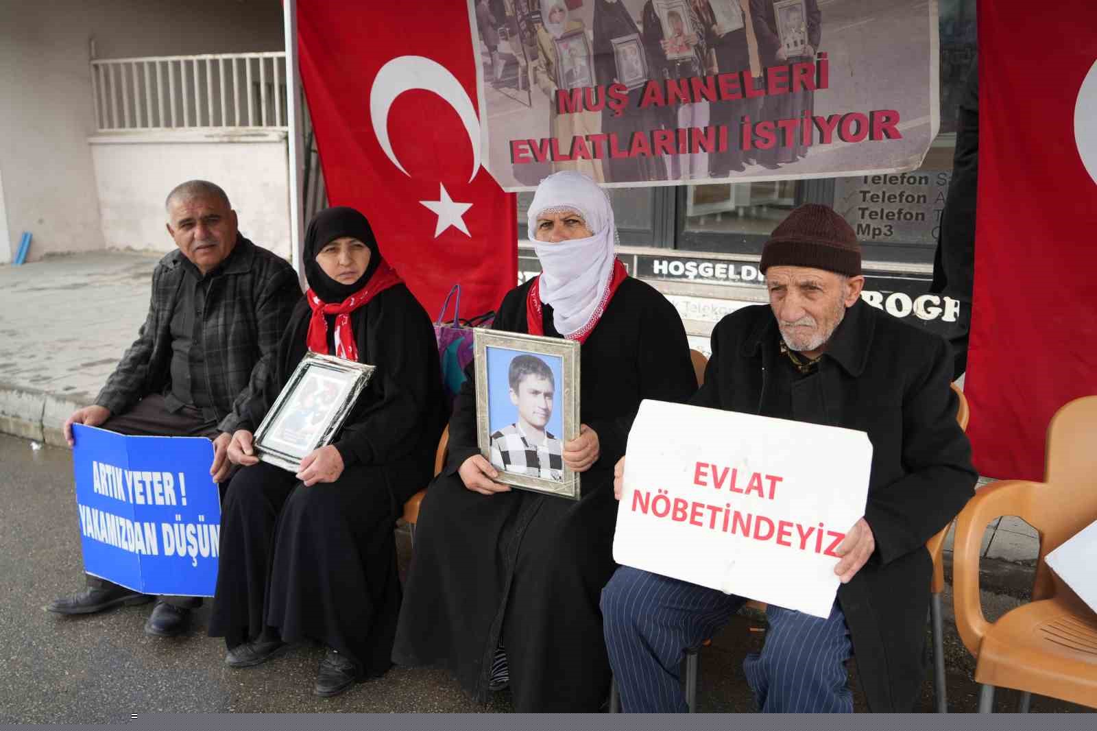 Muş’ta evlat nöbeti devam ediyor
