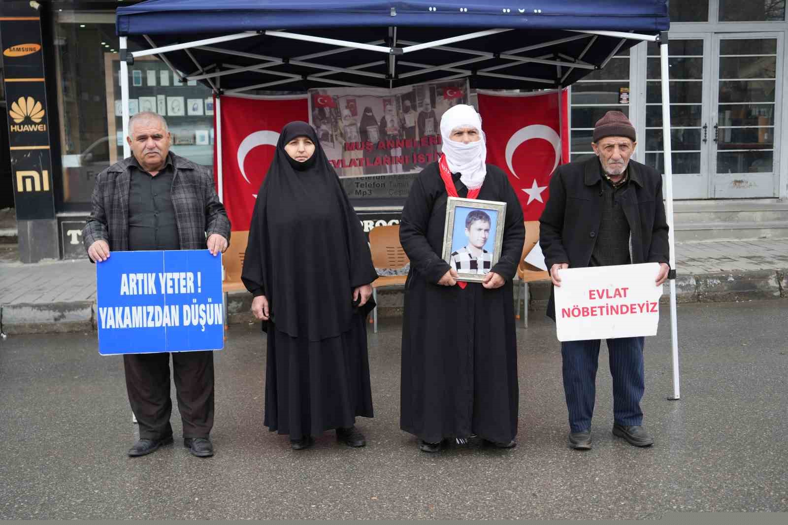 Muş’ta evlat nöbeti devam ediyor
