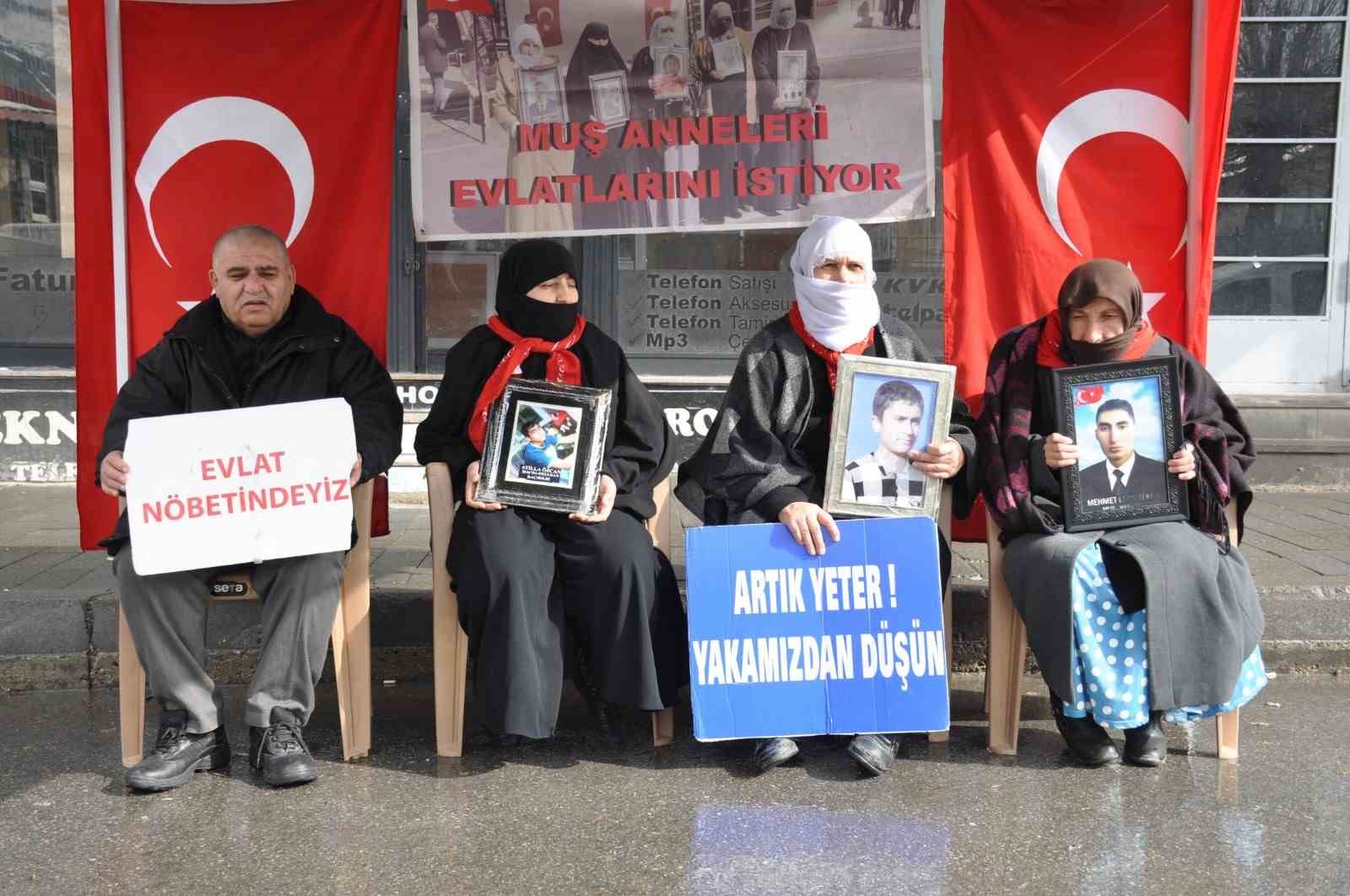 Muş’ta evlat nöbeti sürüyor
