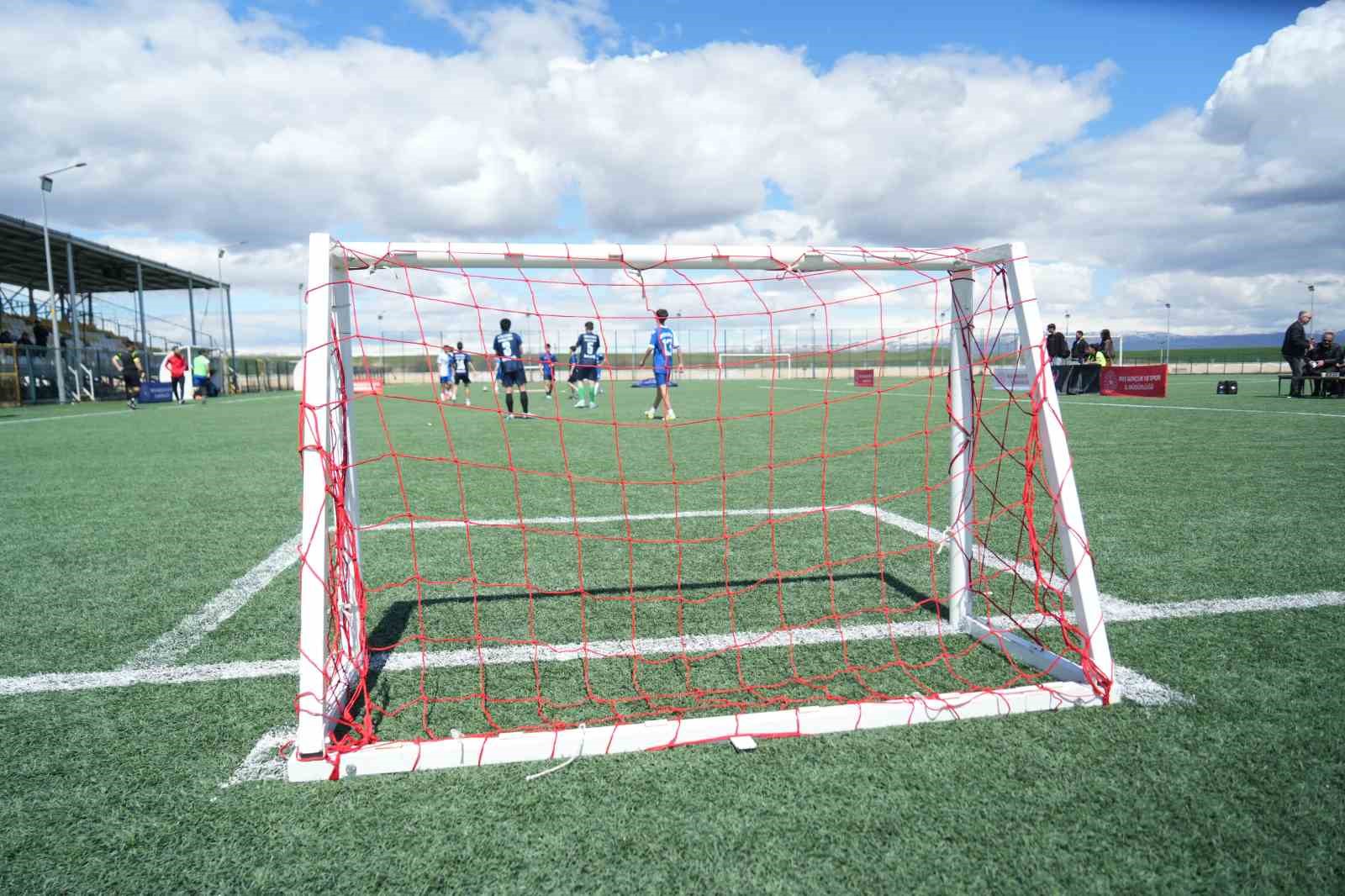 Muş’ta "Gençler Sahada, Gelecek Emniyette" turnuvası başladı
