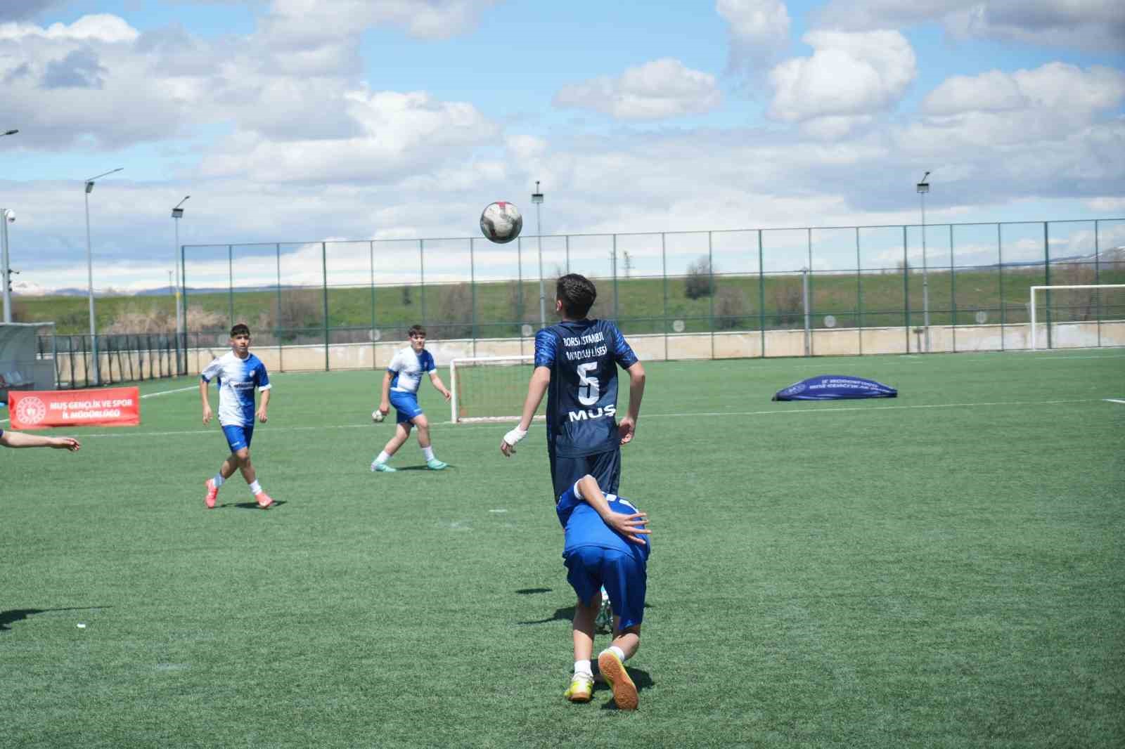 Muş’ta "Gençler Sahada, Gelecek Emniyette" turnuvası başladı
