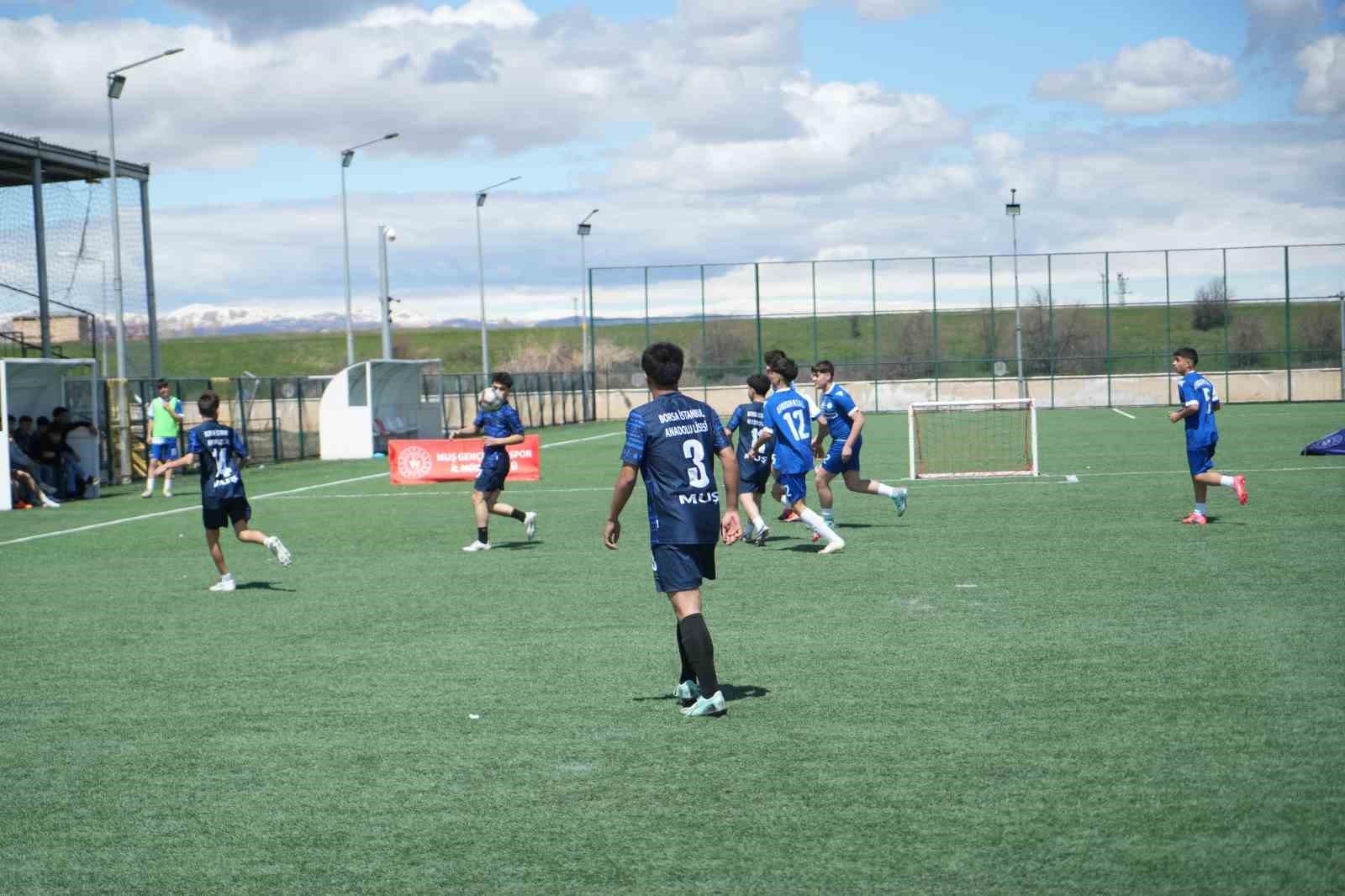 Muş’ta "Gençler Sahada, Gelecek Emniyette" turnuvası başladı
