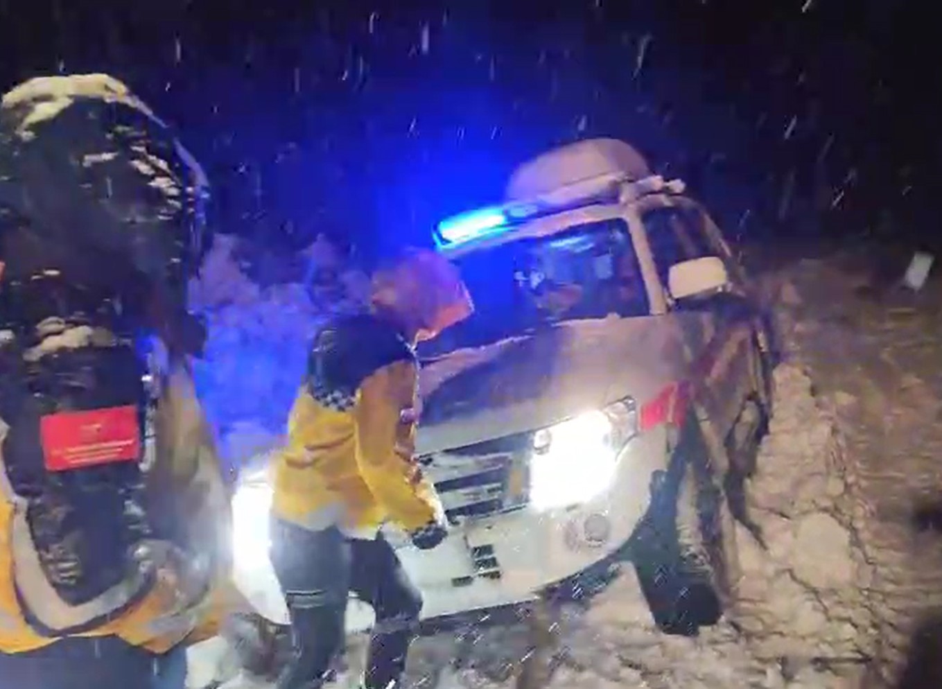 Muş’ta hasta çocuğa ulaşmak için ekipler seferber oldu
