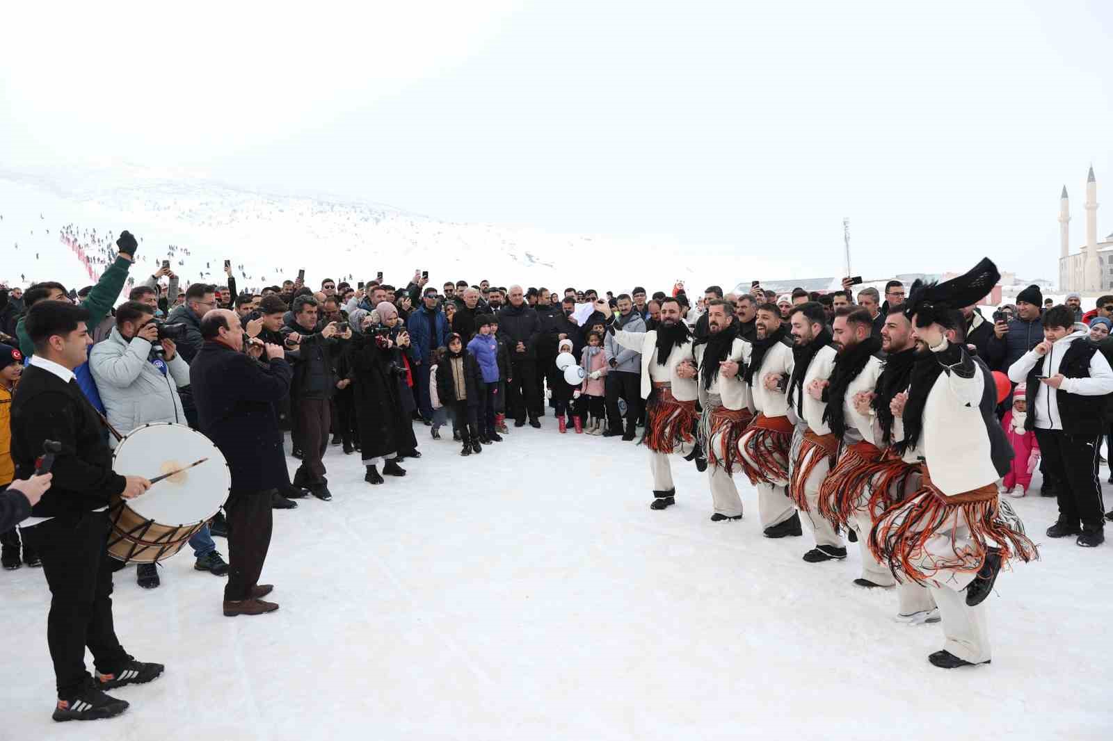 Muş’ta "Kar Festivali" renkli görüntülere sahne oldu
