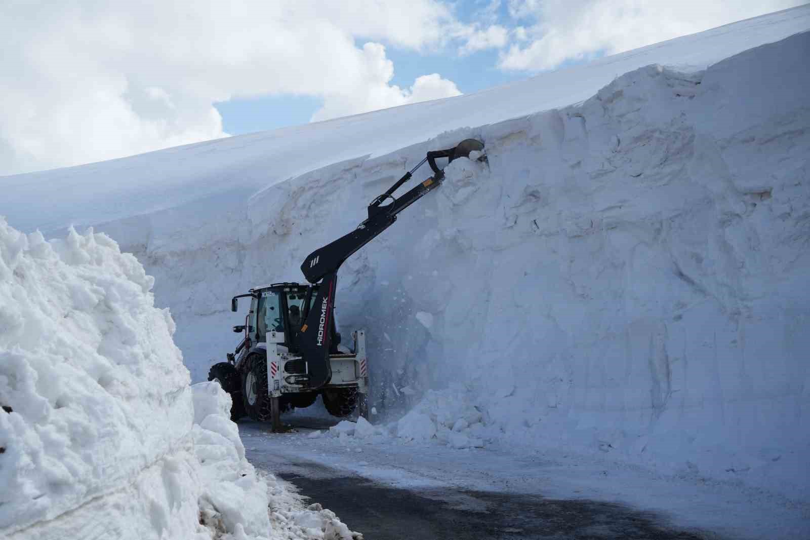 Muş’ta kar kalınlığı 6 metreyi aştı
