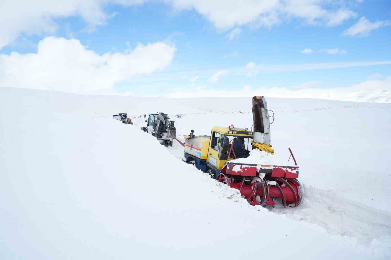 Muş’ta kar kalınlığı 6 metreyi aştı
