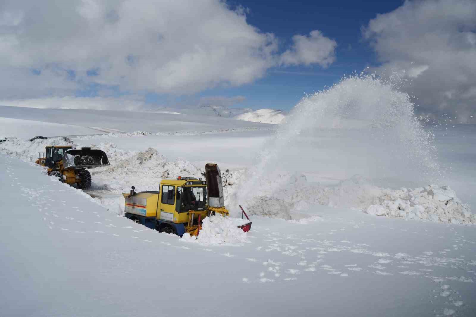 Muş’ta kar kalınlığı 6 metreyi aştı
