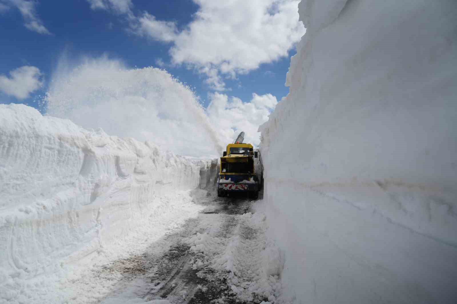 Muş’ta kar kalınlığı 6 metreyi aştı
