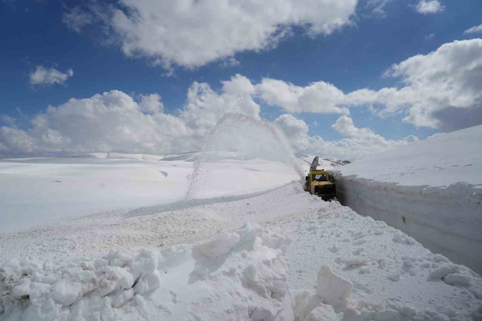 Muş’ta kar kalınlığı 6 metreyi aştı
