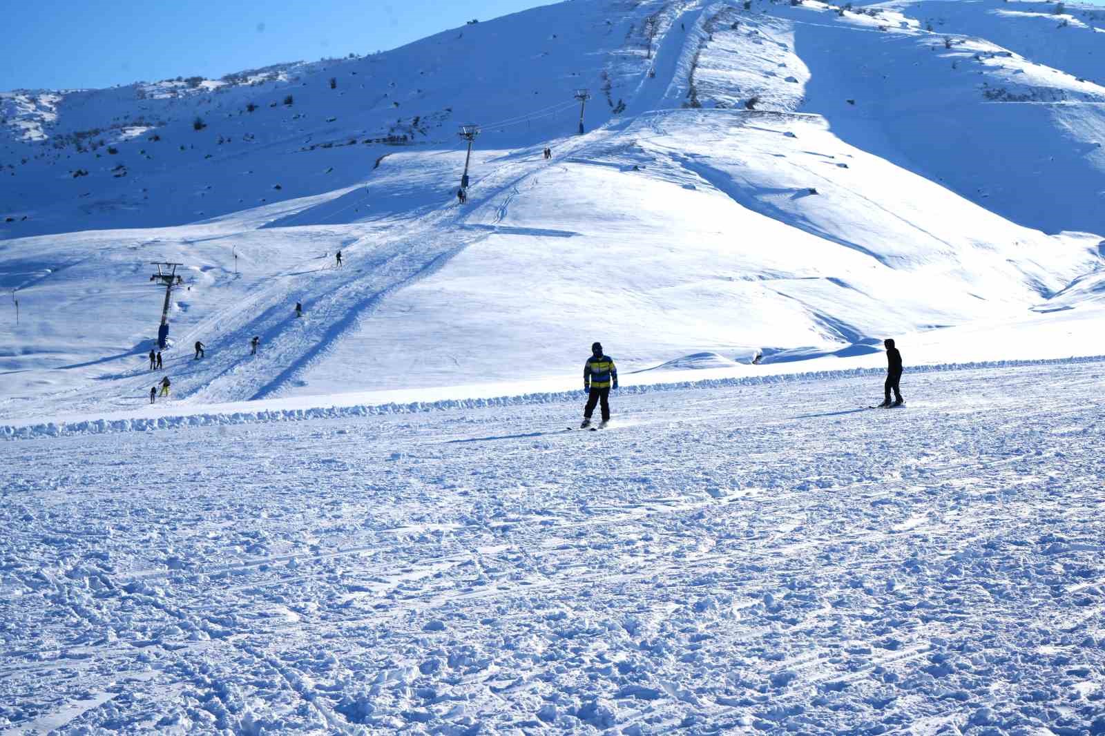 Muş’ta kayak sezonu açıldı
