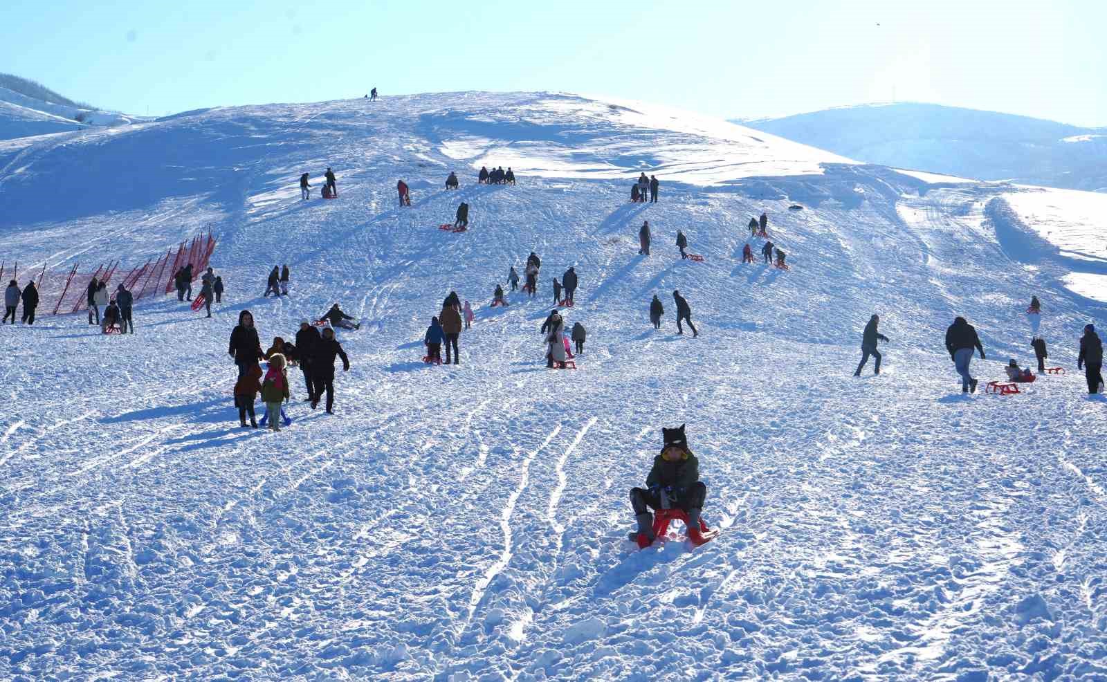 Muş’ta kayak sezonu açıldı
