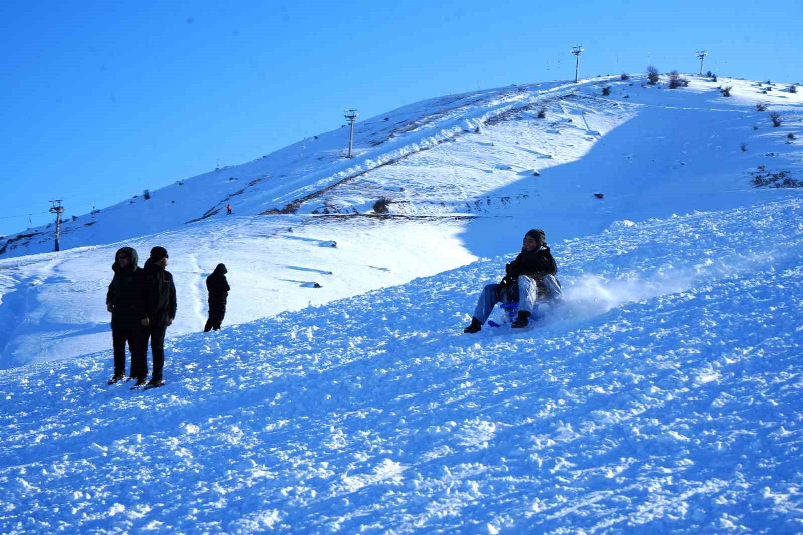 Muş’ta kayak sezonu açıldı
