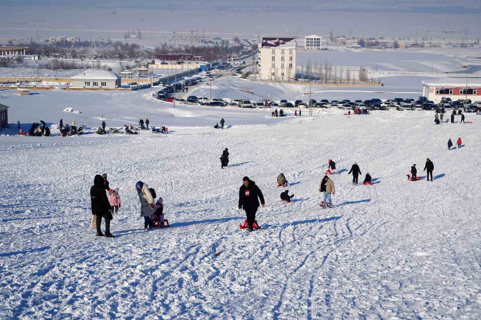 Muş’ta kayak sezonu açıldı

