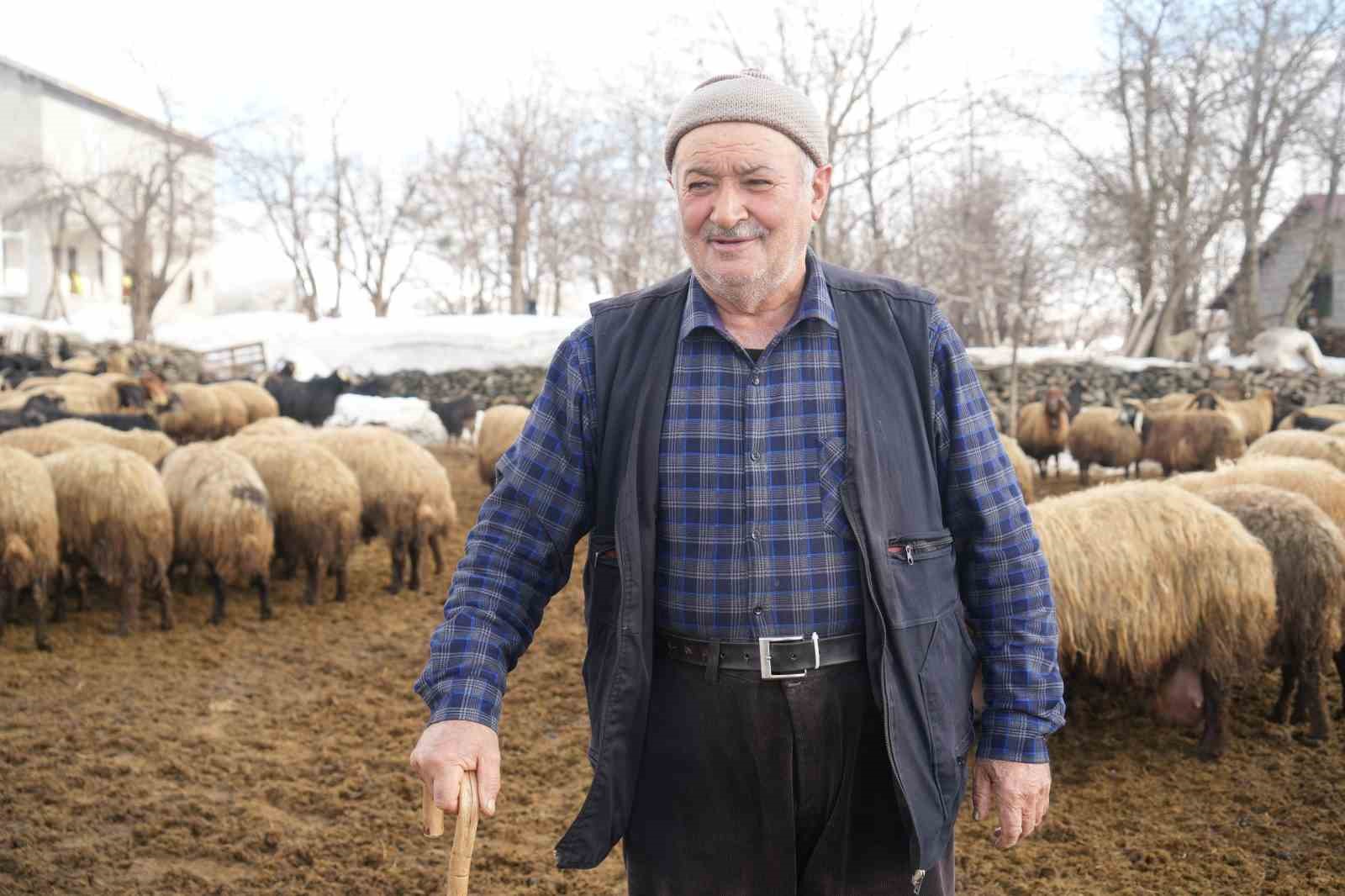 Muş’ta kış ve bahar aynı anda yaşanıyor
Muş’ta kış ve bahar aynı anda yaşanıyor