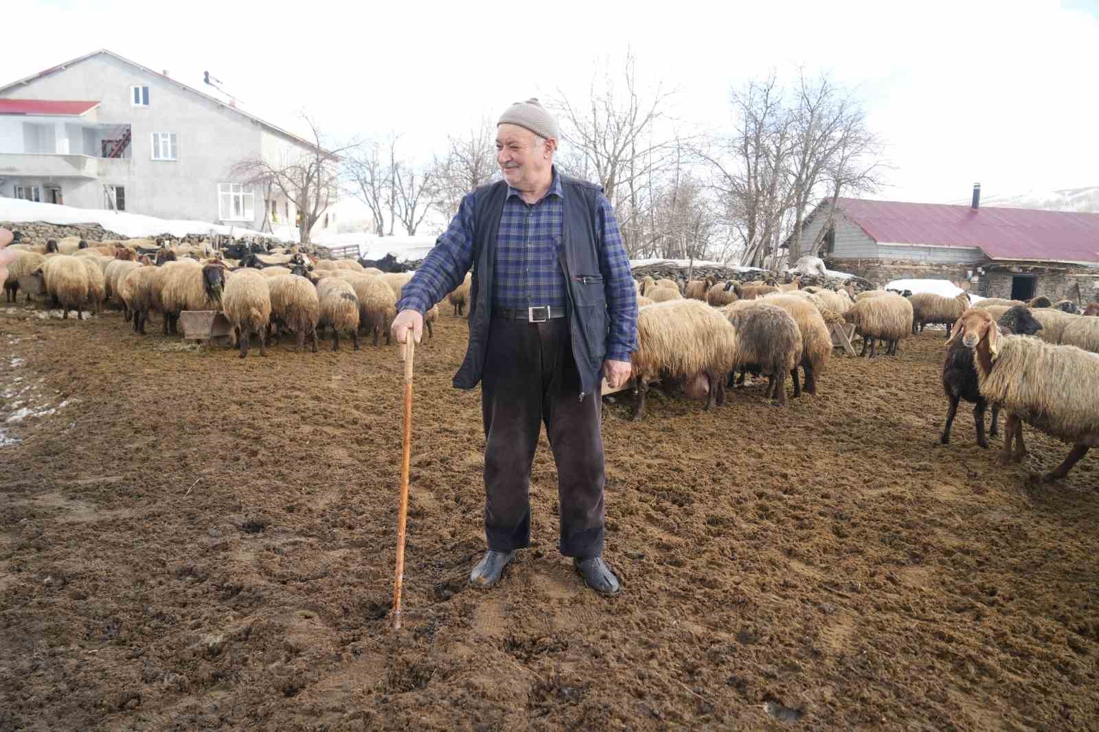 Muş’ta kış ve bahar aynı anda yaşanıyor
Muş’ta kış ve bahar aynı anda yaşanıyor