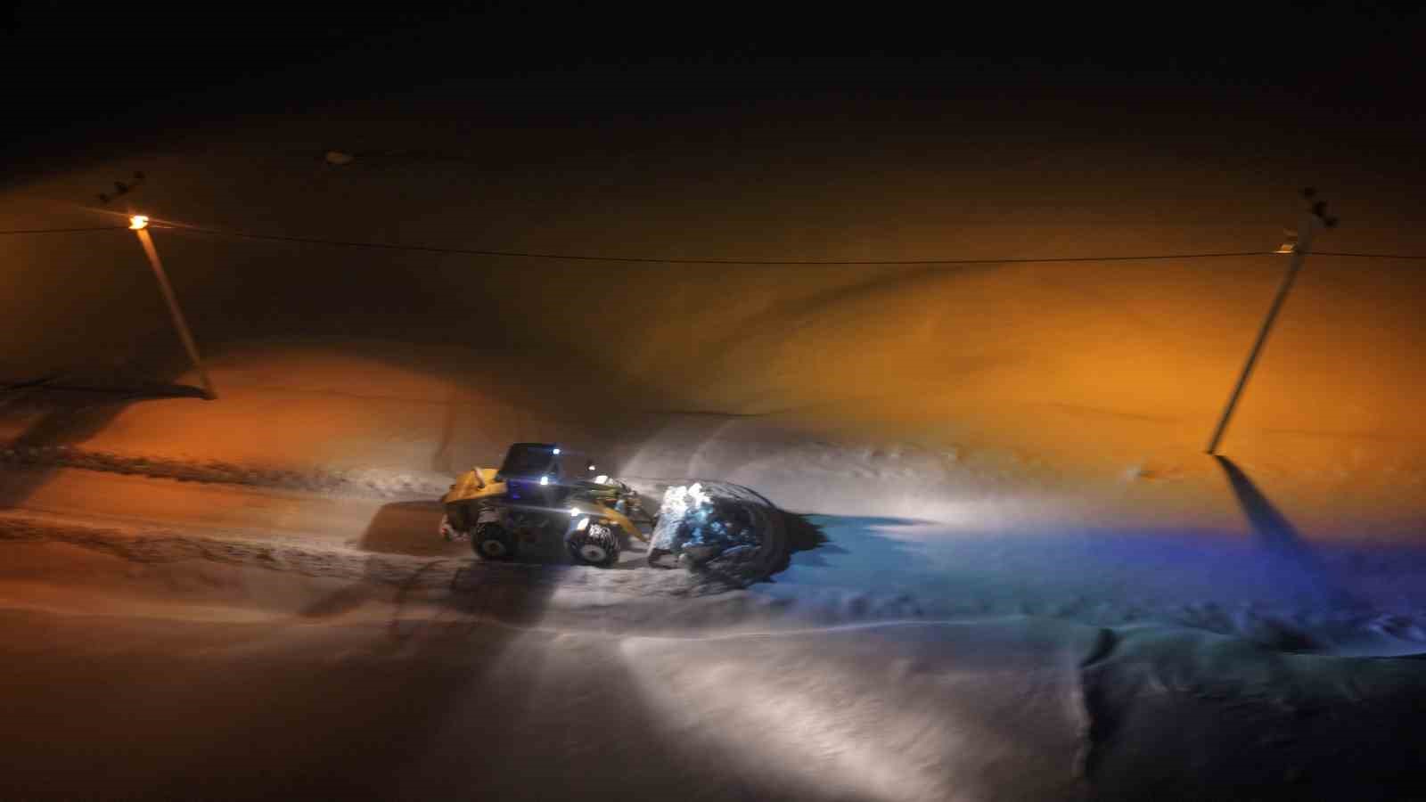 Muş’ta köy yollarında gece mesaisi: Ekipler 7/24 sahada
