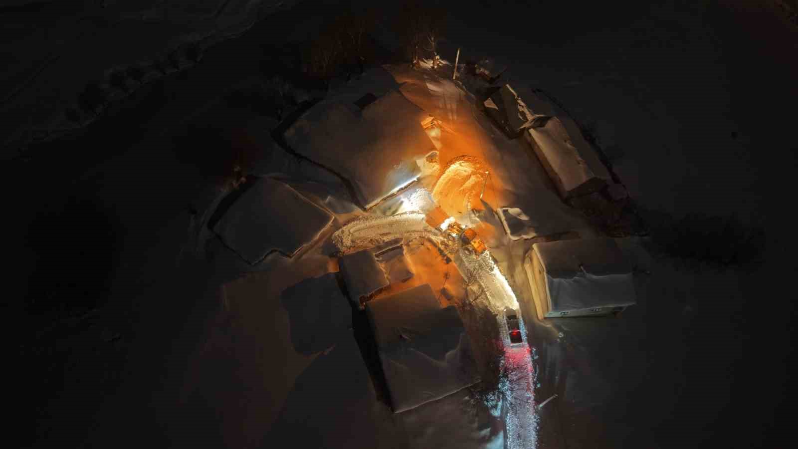 Muş’ta köy yollarında gece mesaisi: Ekipler 7/24 sahada
