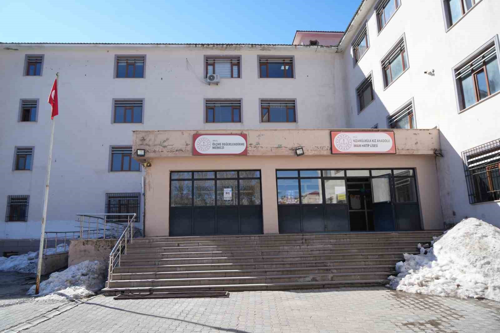 Muş’ta öğrencilerden Ramazan’a özel sınıf ve okul süslemesi
Muş’ta öğrencilerden Ramazan’a özel sınıf ve okul süslemesi