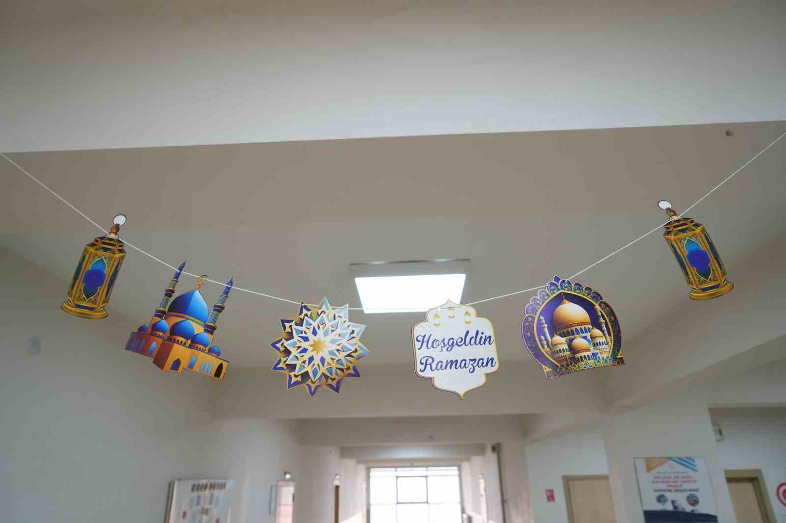 Muş’ta öğrencilerden Ramazan’a özel sınıf ve okul süslemesi
Muş’ta öğrencilerden Ramazan’a özel sınıf ve okul süslemesi