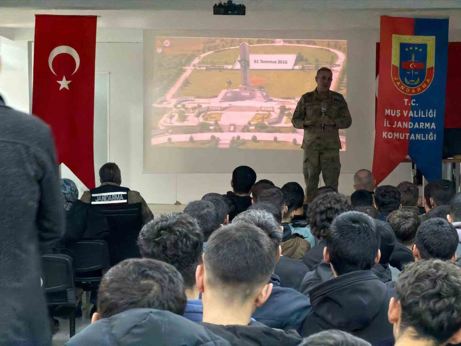 Muş’ta öğrencilere Jandarma Teşkilatı’nın tanıtımı yapıldı
Muş’ta öğrencilere Jandarma Teşkilatı’nın tanıtımı yapıldı