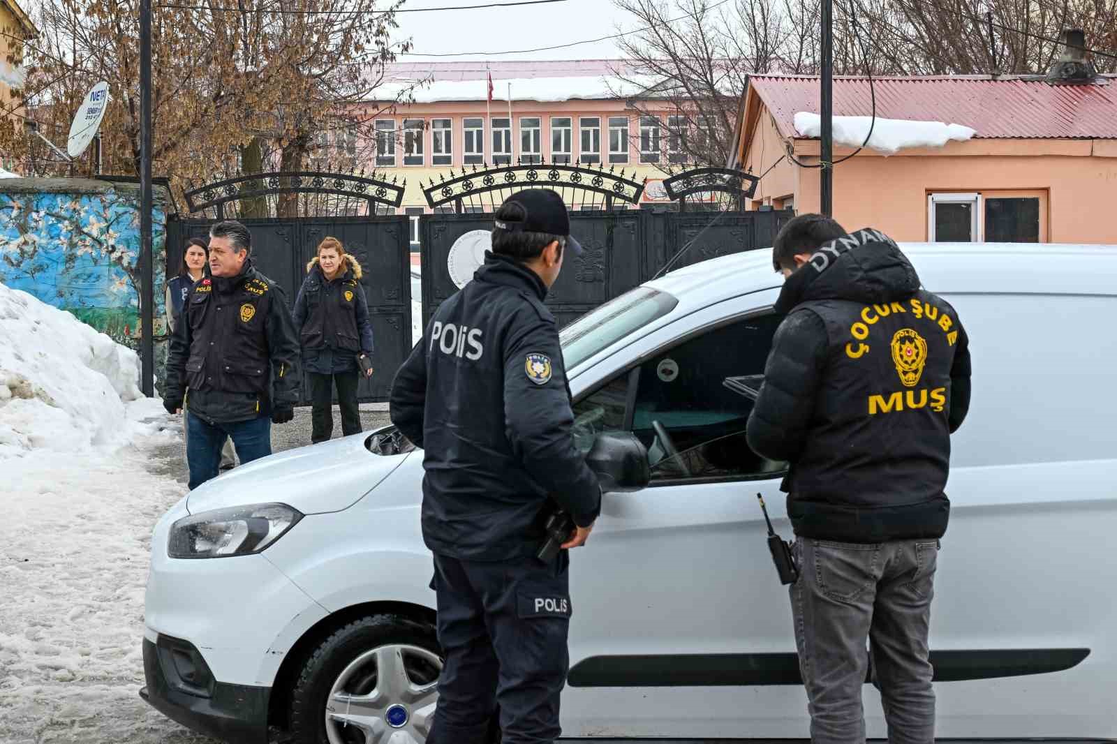 Muş’ta okul çevrelerinde güvenlik uygulaması
