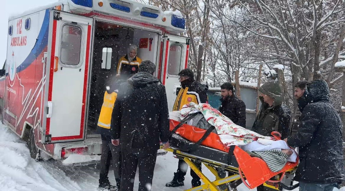 Muş’ta özel donanımlı obez ambulansla hasta nakli gerçekleştirildi
