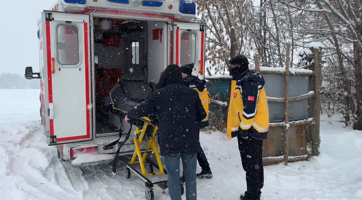 Muş’ta özel donanımlı obez ambulansla hasta nakli gerçekleştirildi
