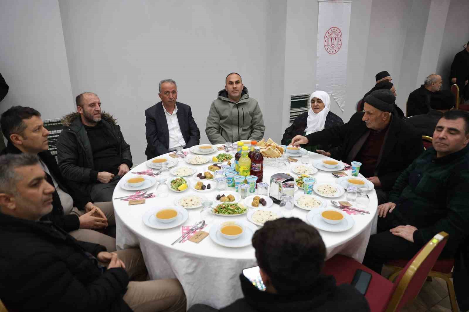 Muş’ta Ramazan’ın ilk iftarı şehit yakınları ve gazilerle yapıldı
