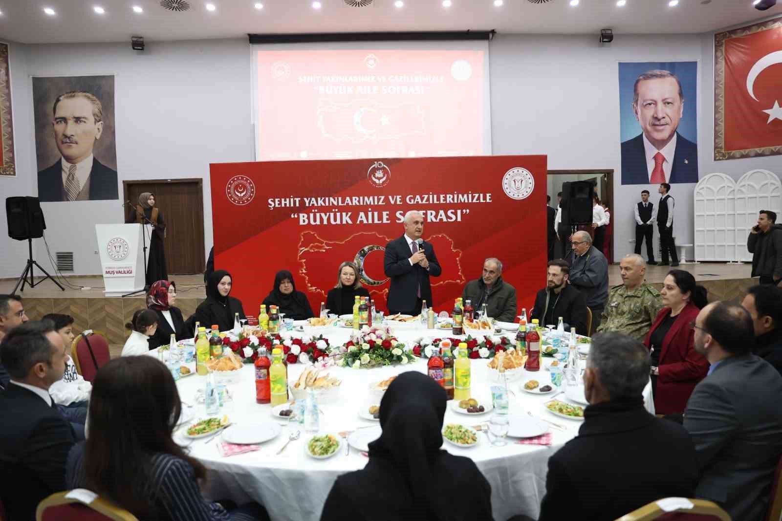 Muş’ta Ramazan’ın ilk iftarı şehit yakınları ve gazilerle yapıldı
