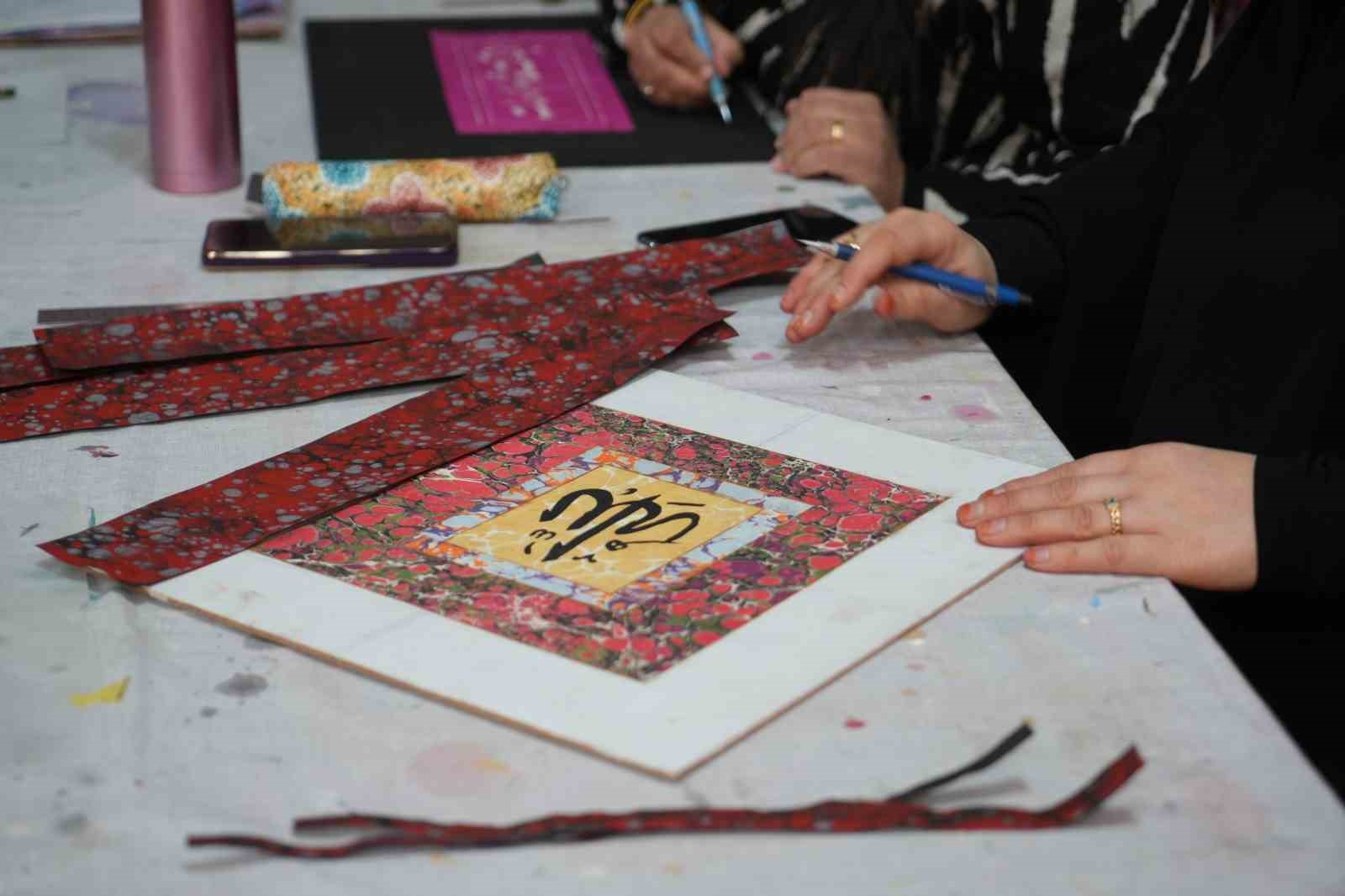 Muş’ta şehit yakınları ve gazilere yönelik ebru kursu yoğun ilgi gördü
