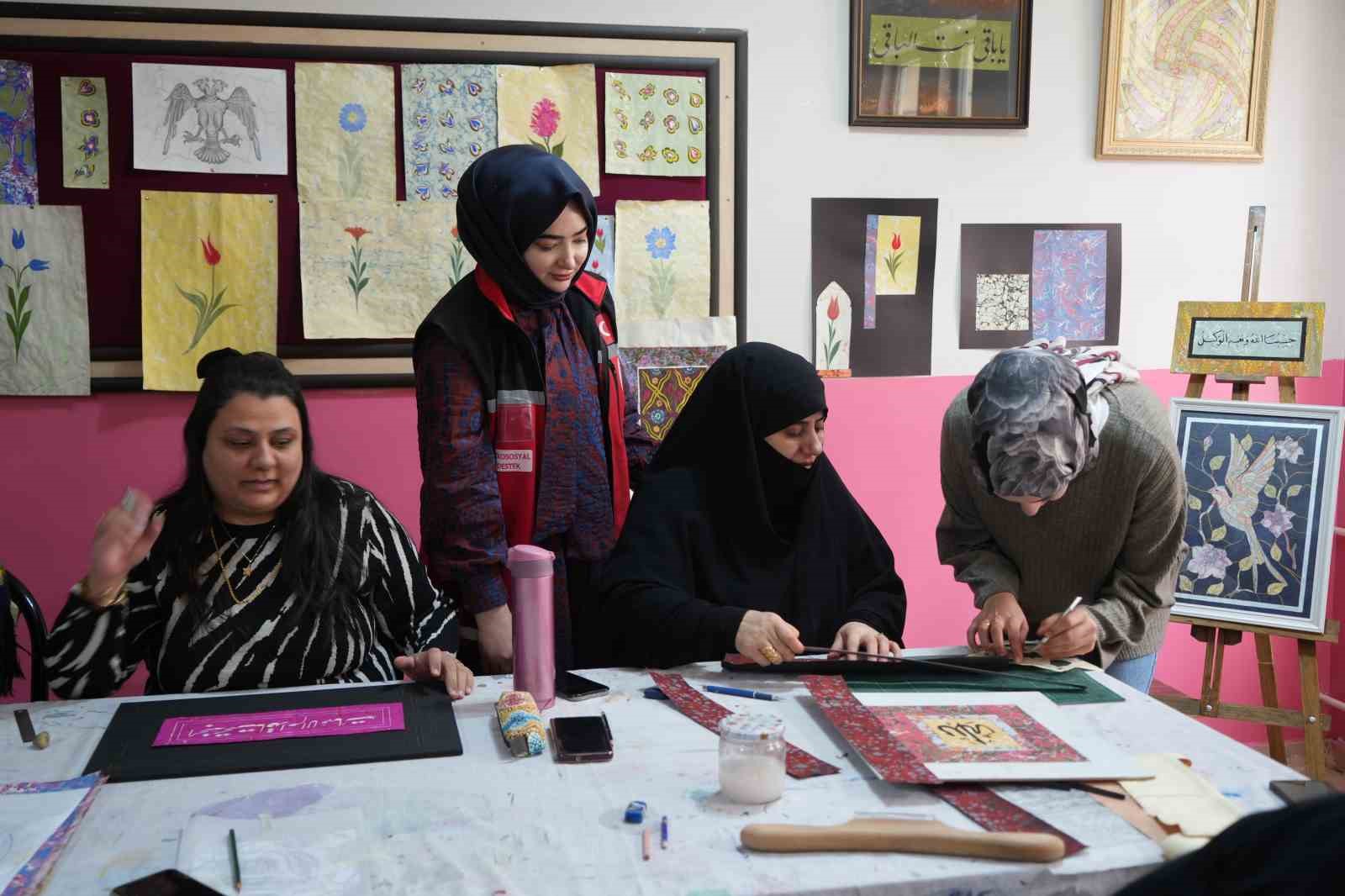 Muş’ta şehit yakınları ve gazilere yönelik ebru kursu yoğun ilgi gördü
