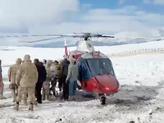 Muş’ta yenidoğan bebek için ambulans helikopter havalandı
