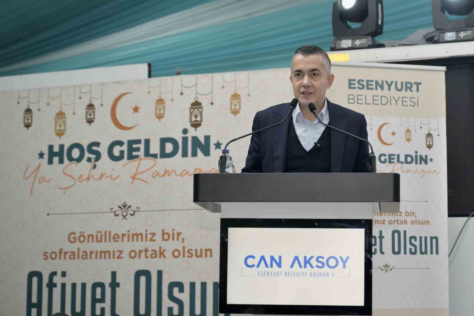 Mustafa Varank ve Can Aksoy, gönül sofrasında Esenyurtlularla bir araya geldi
