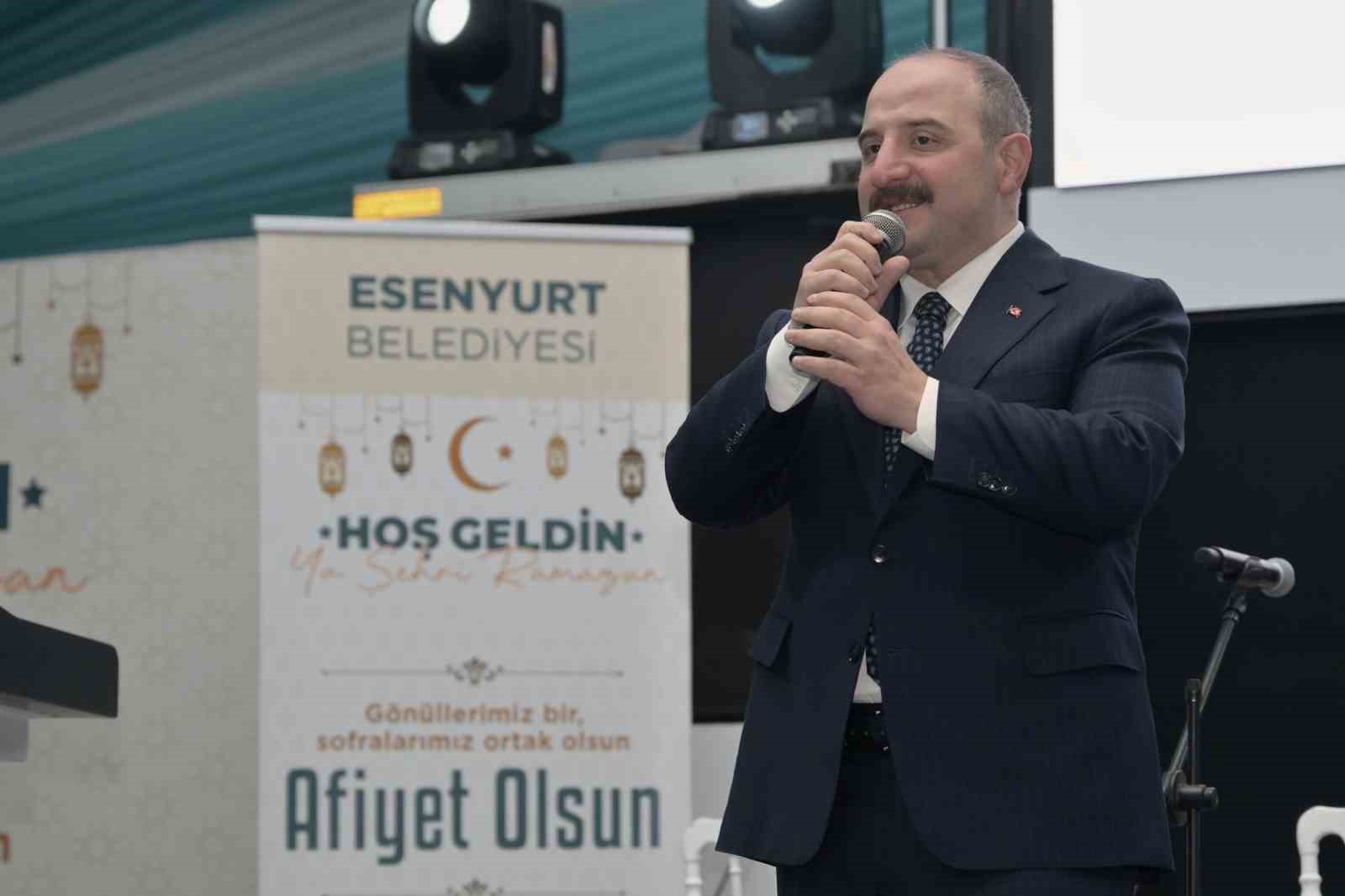 Mustafa Varank ve Can Aksoy, gönül sofrasında Esenyurtlularla bir araya geldi
