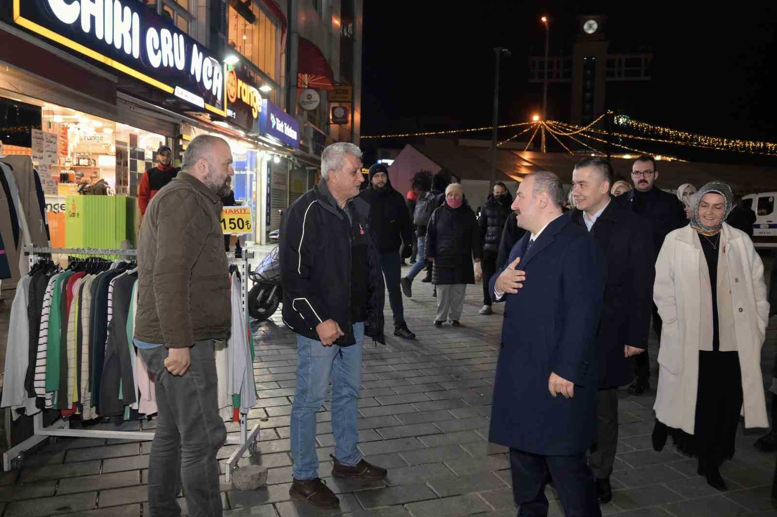 Mustafa Varank ve Can Aksoy, gönül sofrasında Esenyurtlularla bir araya geldi
