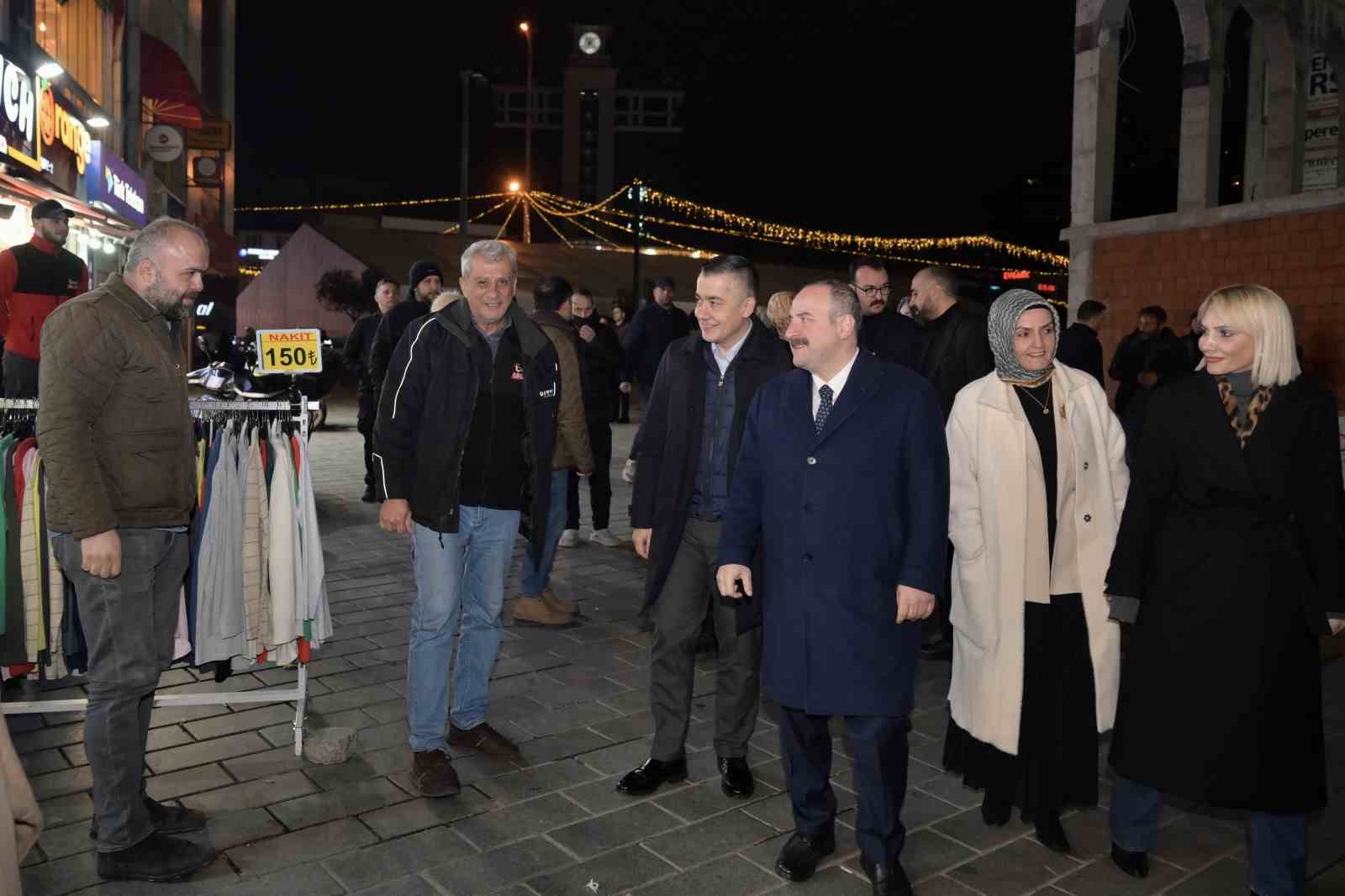 Mustafa Varank ve Can Aksoy, gönül sofrasında Esenyurtlularla bir araya geldi
