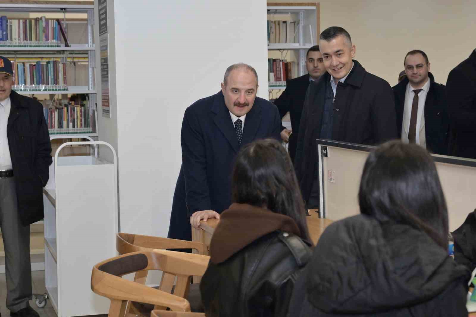 Mustafa Varank ve Can Aksoy, gönül sofrasında Esenyurtlularla bir araya geldi
