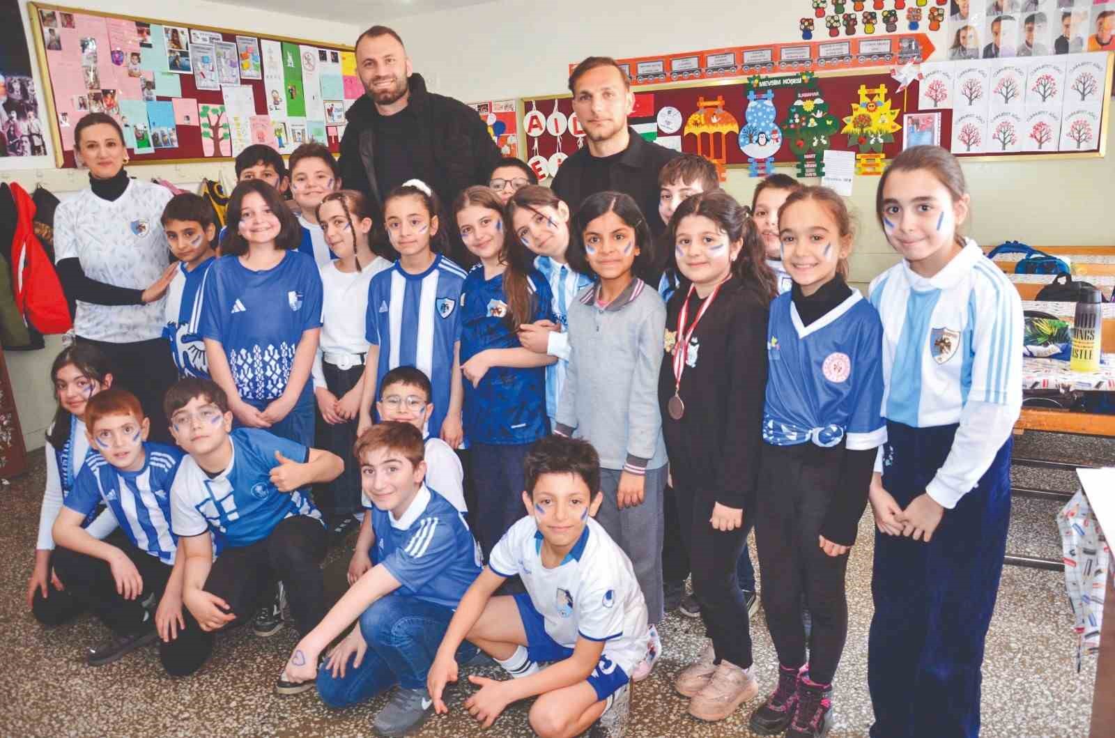 Mustafa Yumlu ve  Sefa Akgün çocukların çağrısını cevapsız bırakmadı
