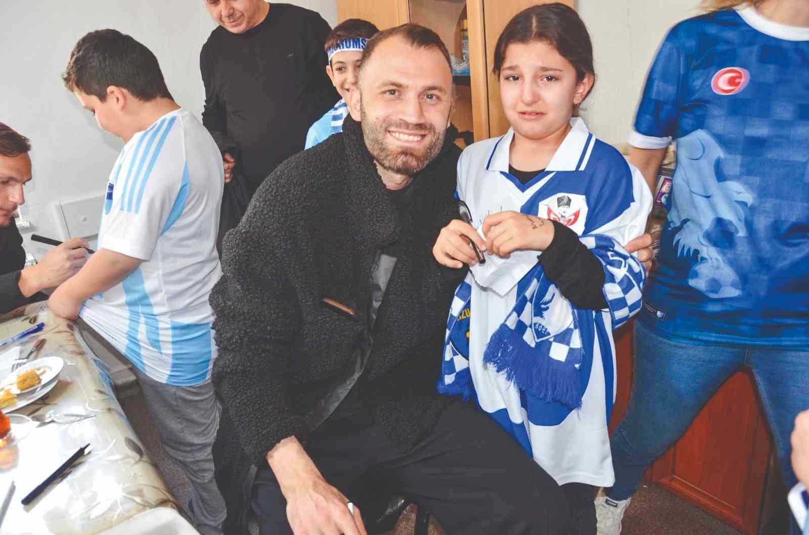 Mustafa Yumlu ve  Sefa Akgün çocukların çağrısını cevapsız bırakmadı
